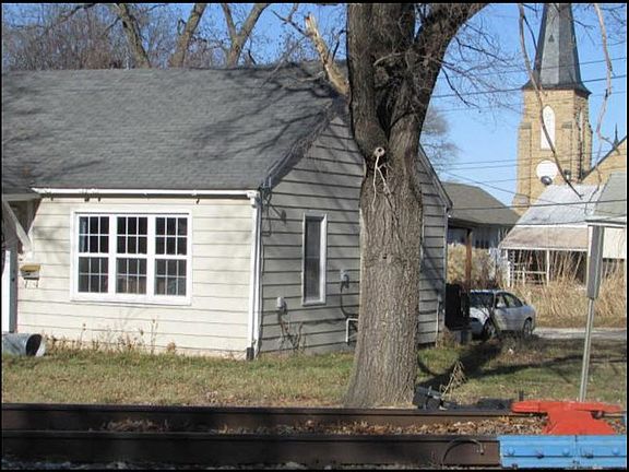 4th image of 306 W 2nd St