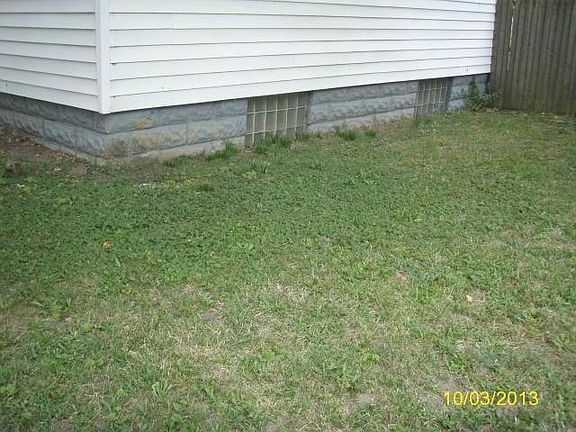 3rd image of 1323 Lexington Ave