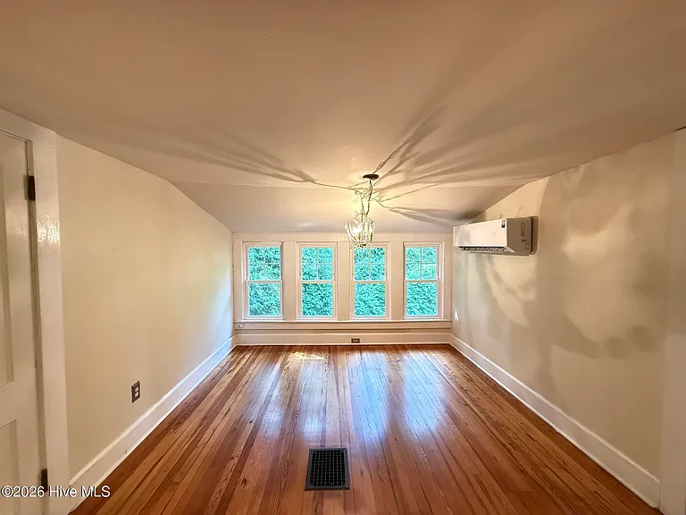 360 E Maine Ave — Photo 21