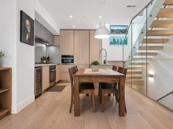 156 Woodstock Ave W, Vancouver, BC V5Y 2R6