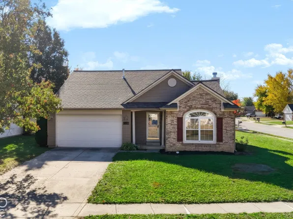 10689 Ashview Dr, Fishers, IN 46038