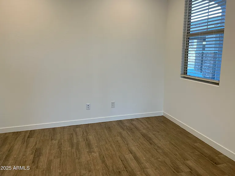 9426 W Sells Dr — Photo 12