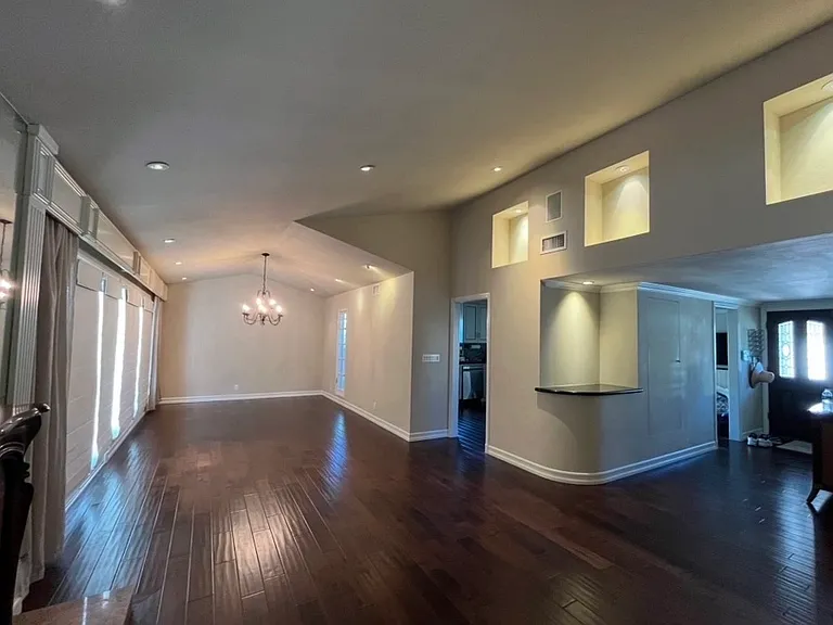 5901 Valerie Ave — Photo 6