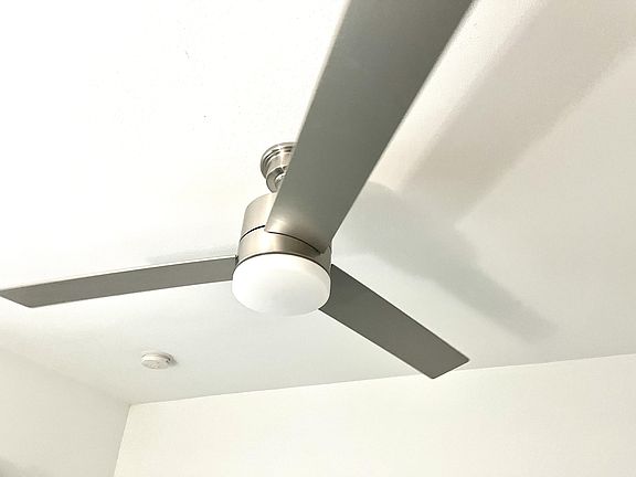 Remote control fan with multiple settings