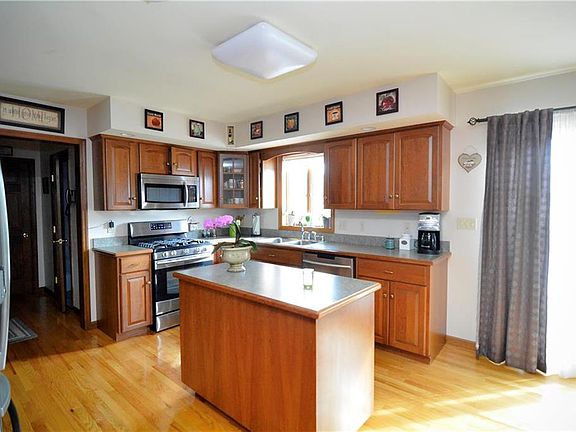 3rd image of 1165 Sierra Dr