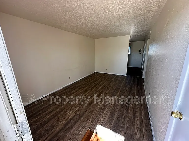 308 Virginia St NE #D — Photo 5
