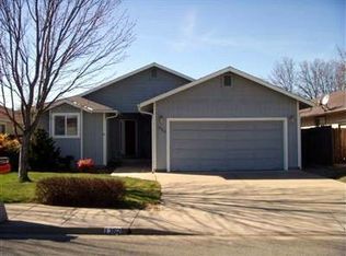 1362 Moon Glo Dr, Grants Pass, OR 97527
