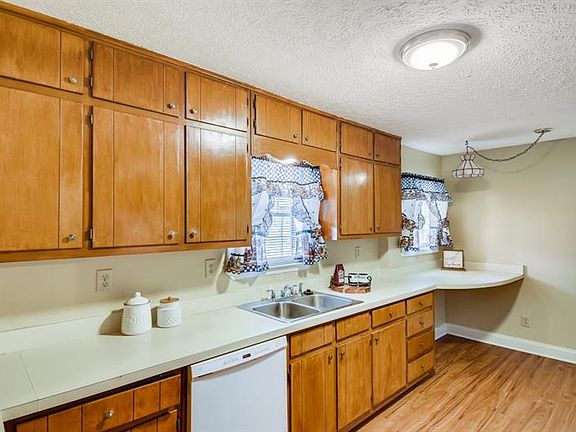 3rd image of 2603 Wenatchee Dr