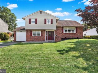 869 Primrose Dr, Warminster, PA 18974