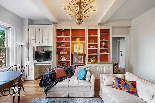 Sold by Warburg | media 7