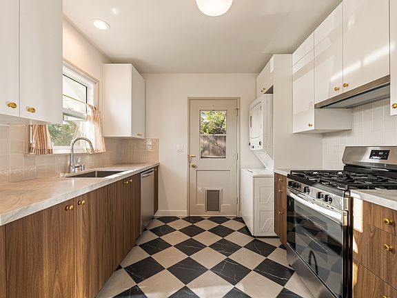 3rd image of 3205 Fairesta St APT A