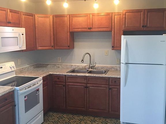 3rd image of 8608 E 110th St