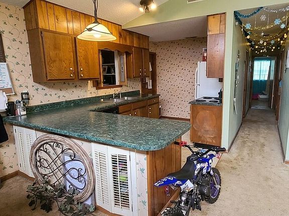 4th image of 661 Long St