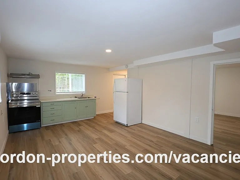 275 S 5th St #B — Photo 9