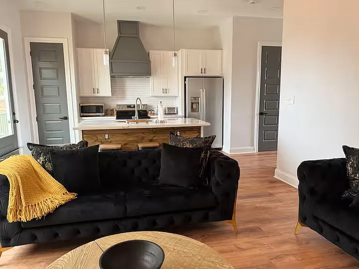 3 bed, 2.5 bath, $2,400 — Photo 4