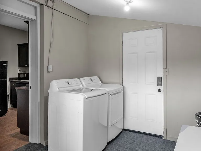 2882 Church St — Photo 13