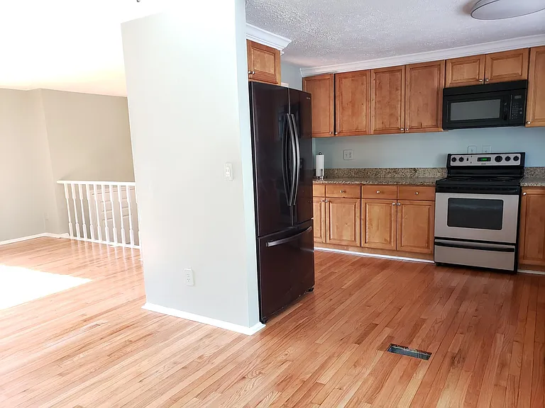 4001 Pickstone Dr — Photo 17