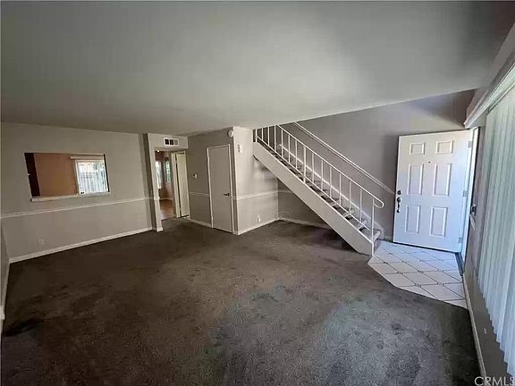 Living room, photo 2