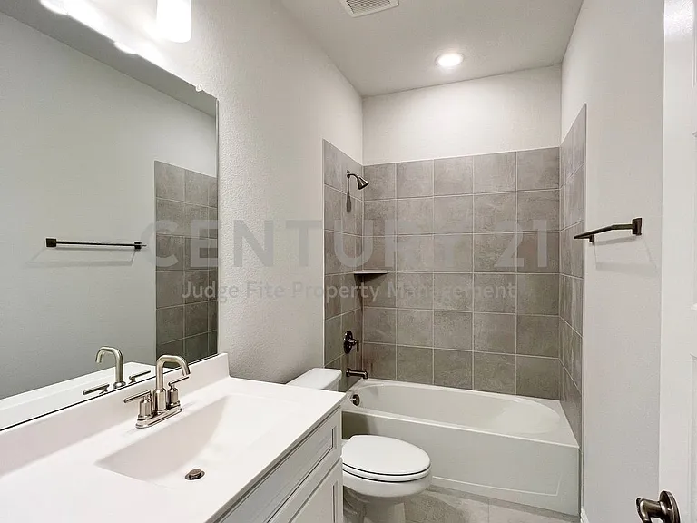 1310 Sundance Ln — Photo 14