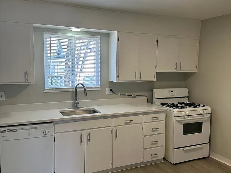 1415 S Corona Ave. — Photo 4