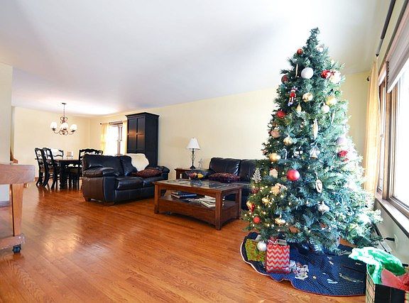 5th image of 9849 S Trumbull Ave
