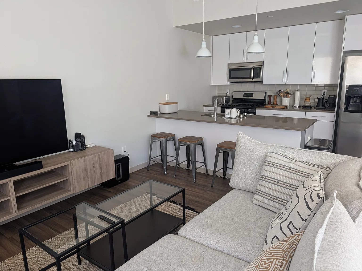 1 bed, 788 sqft, $6,000 — Photo 2