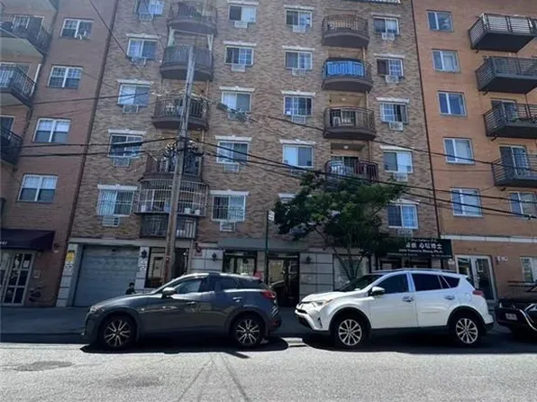 4318 Robinson St APT 7D, Flushing, NY 11355