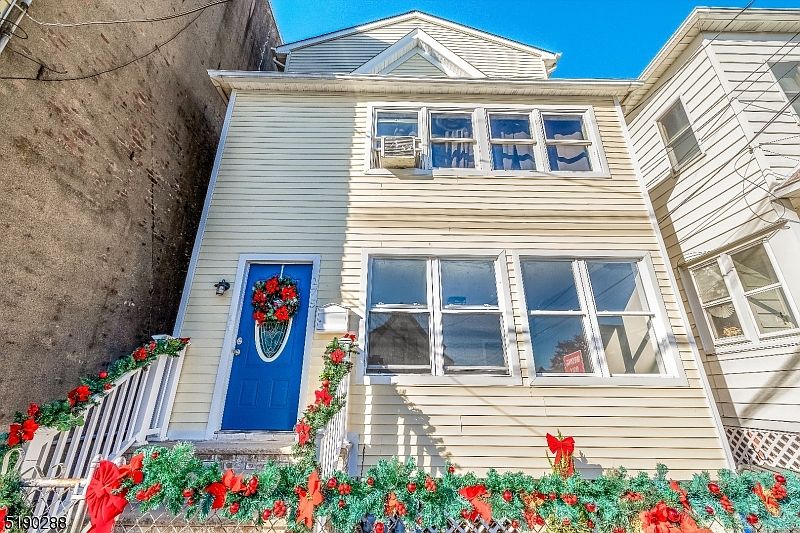 1st image of 175 Banta Ave #1