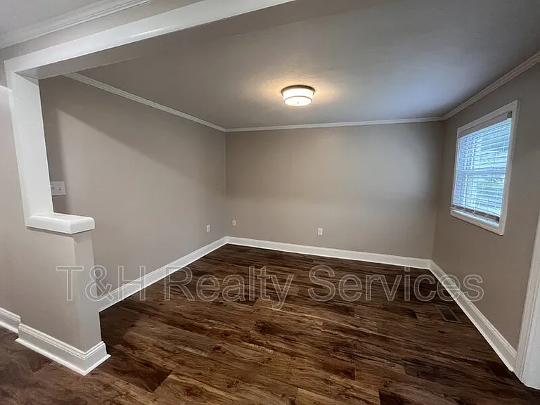 708 N Independence St — Photo 28