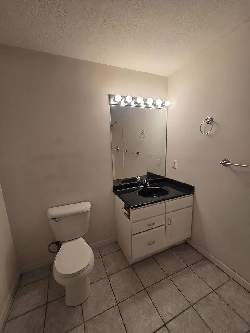 2 bed, 1200 sqft, $950 — Photo 3