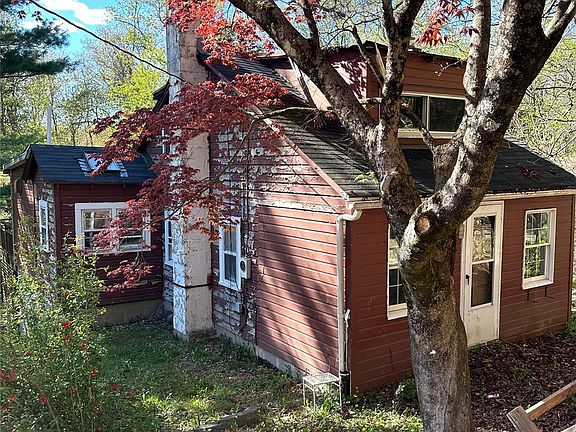 4th image of 102 Lake Kitchawan Drive