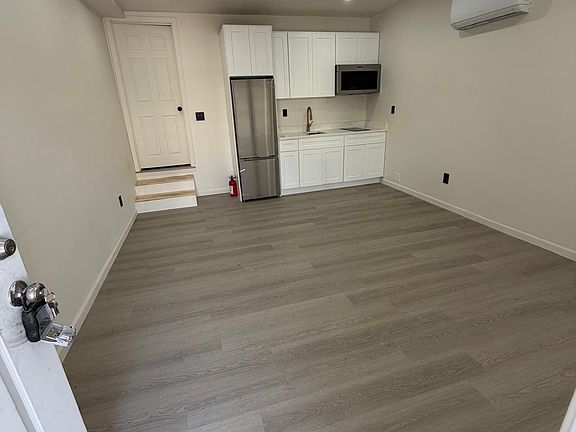 2nd image of 3720 Westfield Ave #4