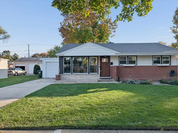 7413 Lyons St, Morton Grove, IL 60053
