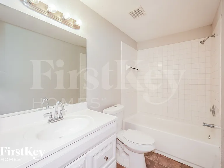 420 Clay St — Photo 13