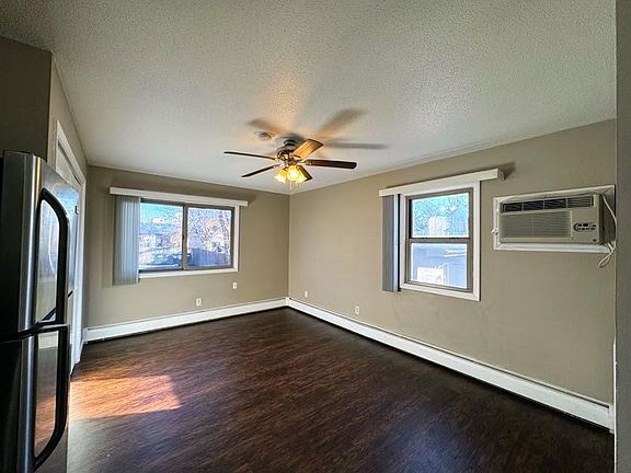 4th image of 401 8th St SE APT 6