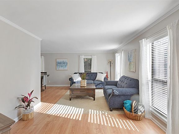 4th image of 268 Eastern Shores Dr