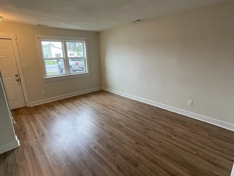 80 Balsam Rd — Photo 2