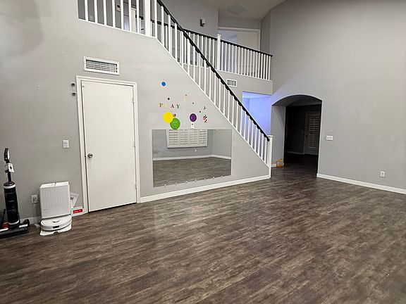 3rd image of 1285 W Kingbird Dr