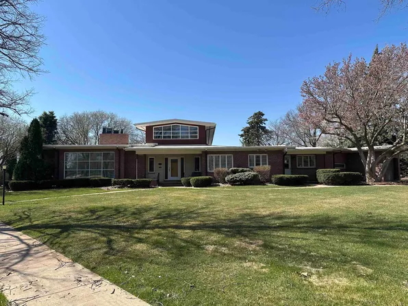 412 Forest Blvd, Hastings, NE 68901