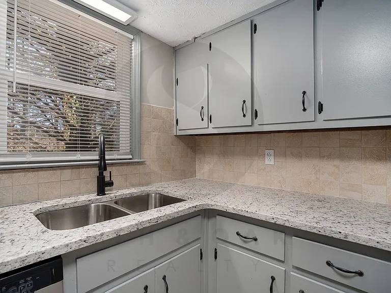 3027 Spruce Cir — Photo 10