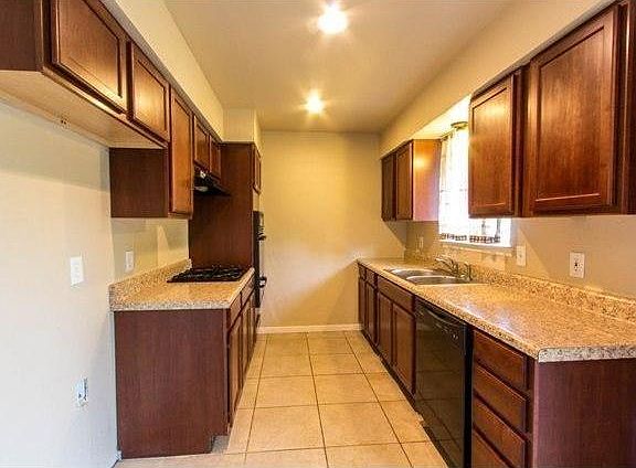 5th image of 542 Ferguson Dr