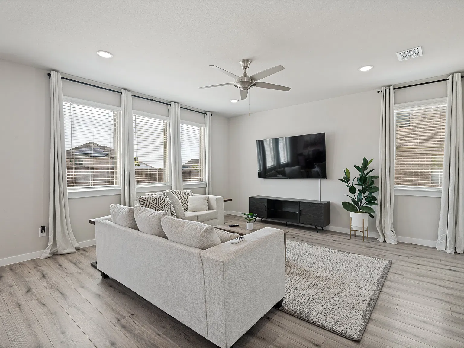 2808 Spring Side Dr — Photo 4