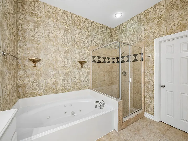 3943 N Hall St — Photo 24