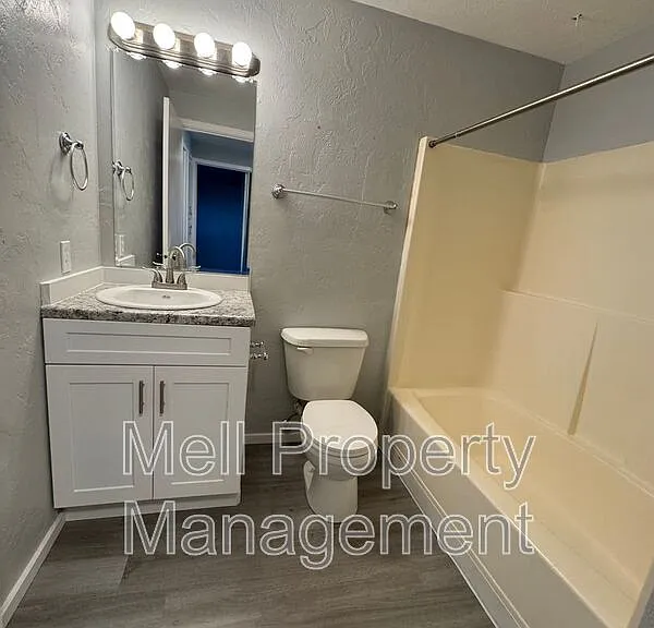 526 Holly Ln — Photo 15