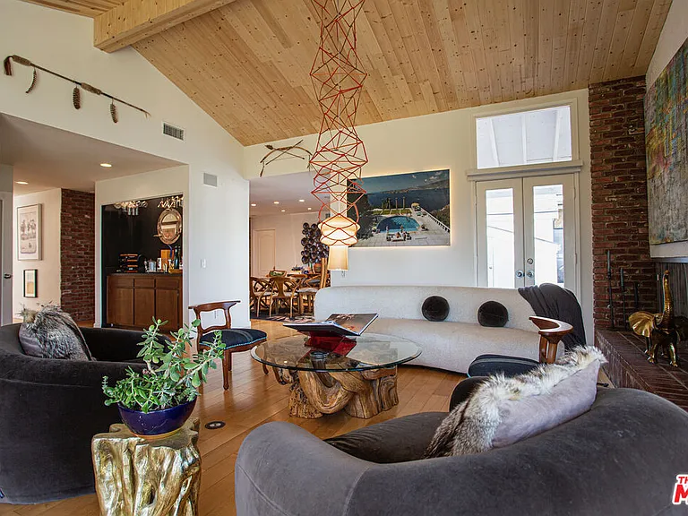 20521 Roca Chica Dr — Photo 8