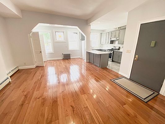 1st image of 9-02 27th Ave #1R