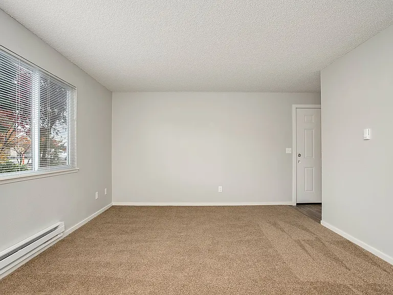 1418 Valley Ave E — Photo 12
