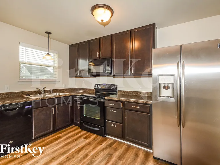 104 Shire Dr — Photo 4