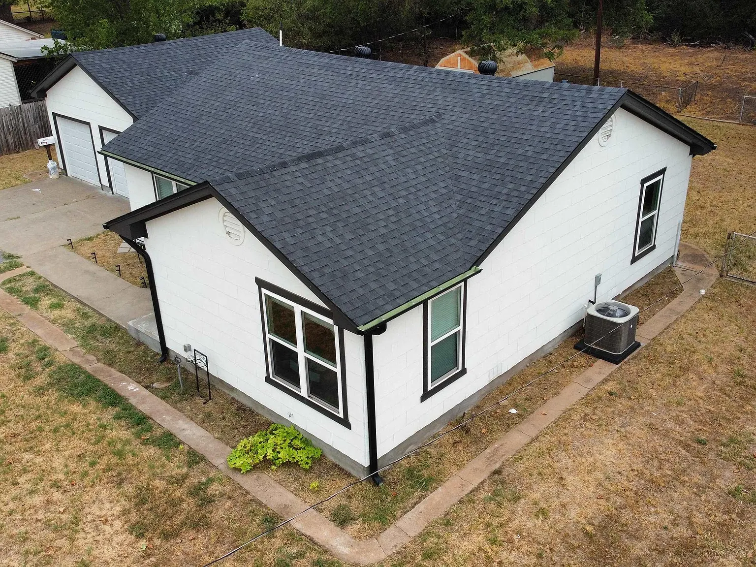 2 bed, 1.0 bath, 1213 sqft, $1,800 — Photo 3