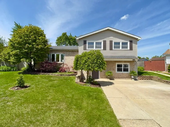 9113 Elm Cir, Hickory Hills, IL 60457